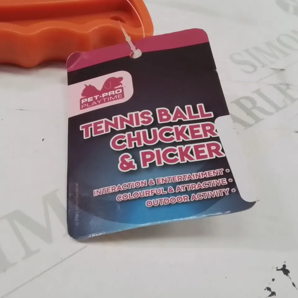 LOT CONTAINING LARGE AMOUNT OF BRAND NEW DOG TOY THROWING AIDS