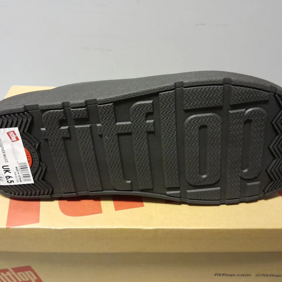 BOXED PAIR OF FITFLOP GEN-FF LEATHER MULES IN BLACK - UK 6.5