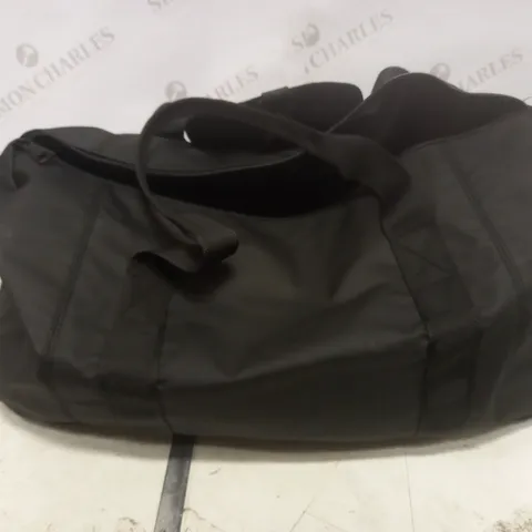 UNBRANDED BLACK DUFFLE BAG