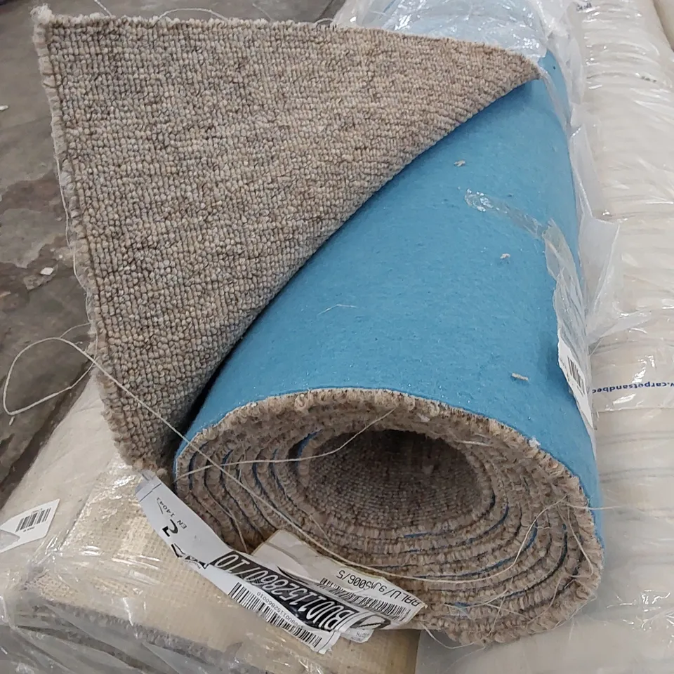 ROLL OF QUALITY GALA UT CARPET // SIZE: APPROX. 5 X 4.5m