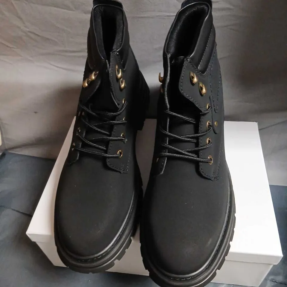 CONZURI MEN'S BLACK LEATHER BOOTS, UK 12 (US 13, EUR 47) – PAIR