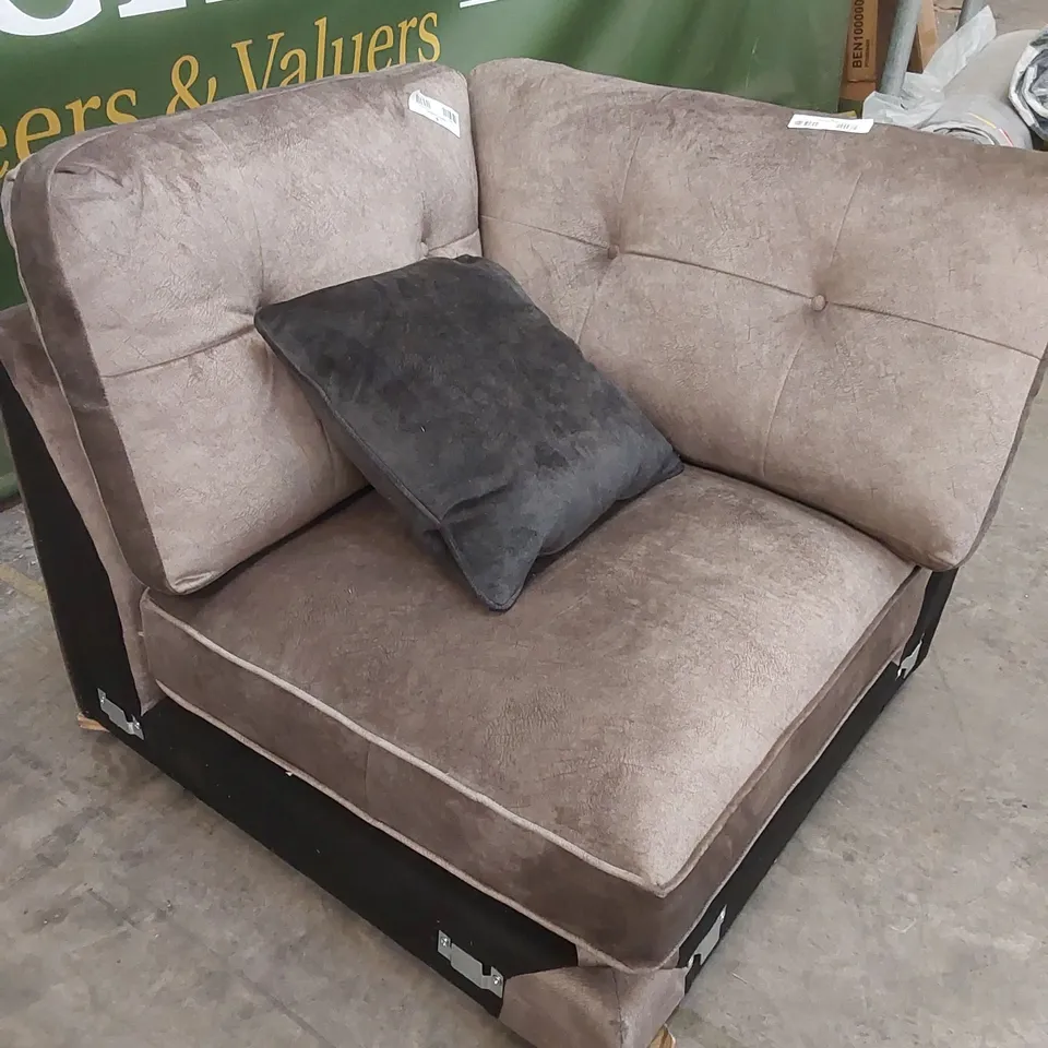 DESIGNER FABRIC UPHOLSTERED CORNER SOFA PIECE WITH CUSHIONS - PART ONLY