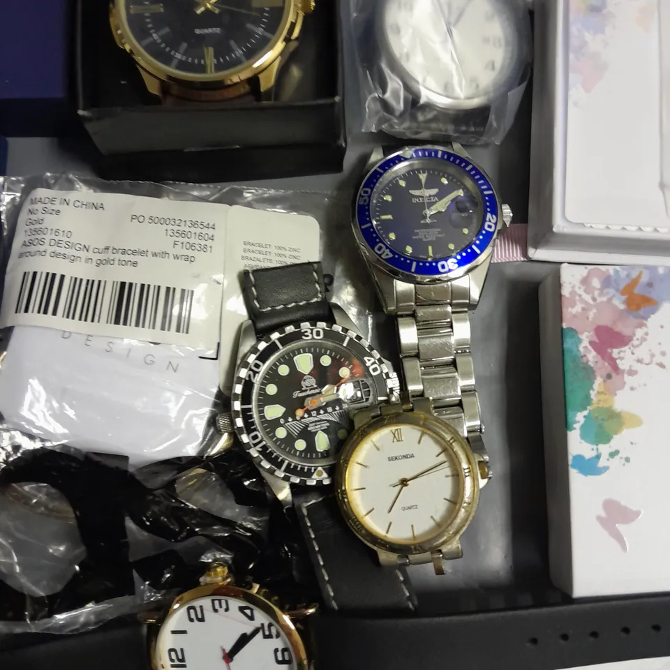 LOT OF ASSORTED JEWELLERY AND WATCH ITEMS