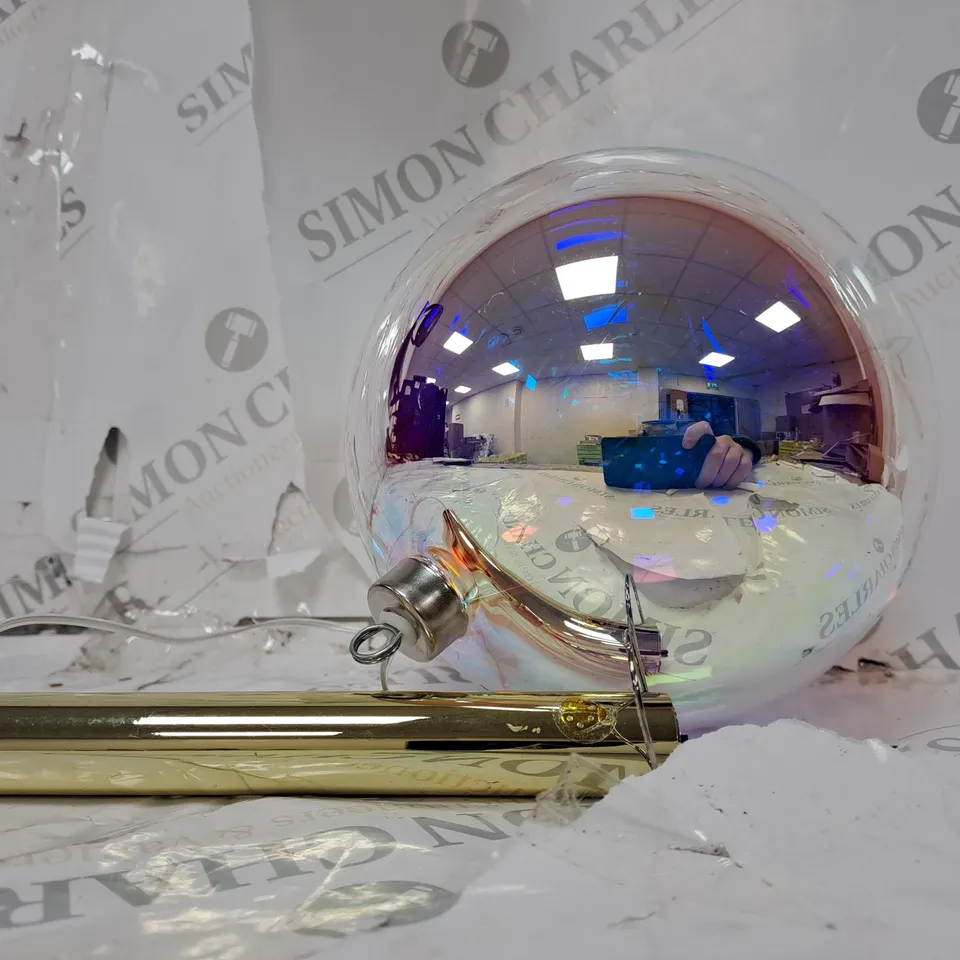 BUNDLEBERRY BY AMANDA HOLDEN SET OF 2 PRE-LIT GLOBES