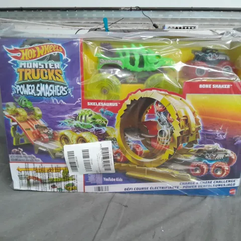 HOT WHEELS MONSTER TRUCK 1:64 CHARGE AND CHASE CHALLENGE