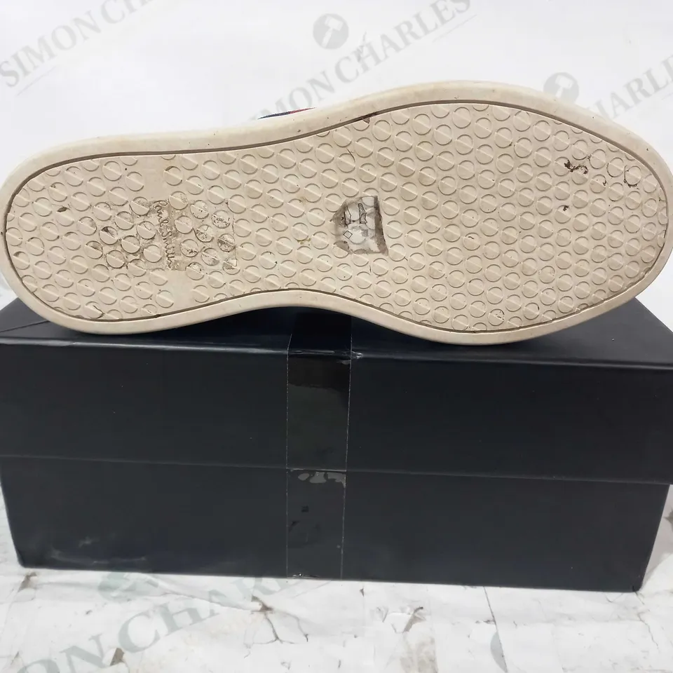 BOXED PAIR OF PAUL SMITH SNEAKERS IN WHITE W. RAINBOW DETAIL EU SIZE 37