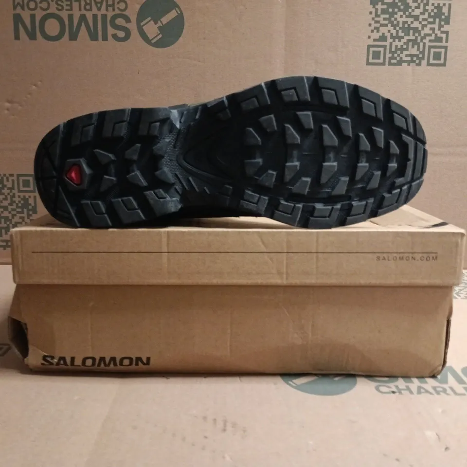 BOXED PAIR OF SALOMON QUEST 4 GTX BOOTS IN OLIVE SIZE UK 7