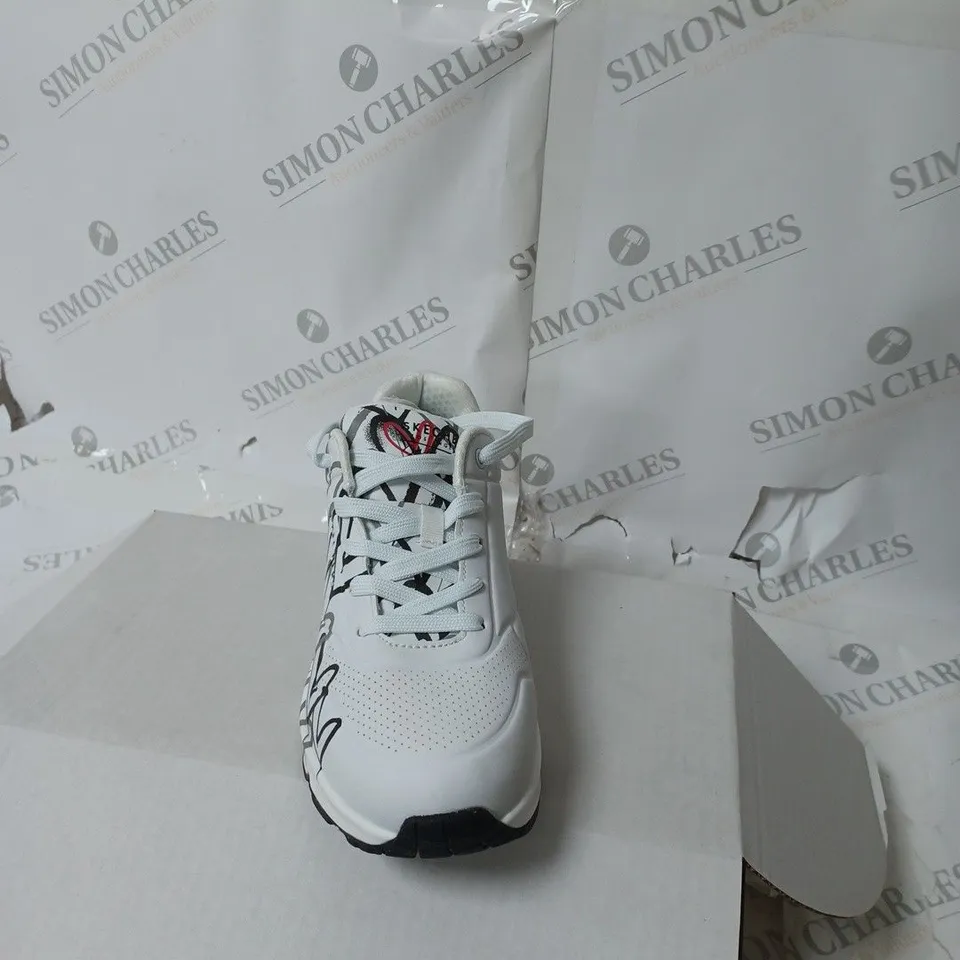 SKECHERS UNO SPREAD - BLACK/WHITE - SIZE 5 