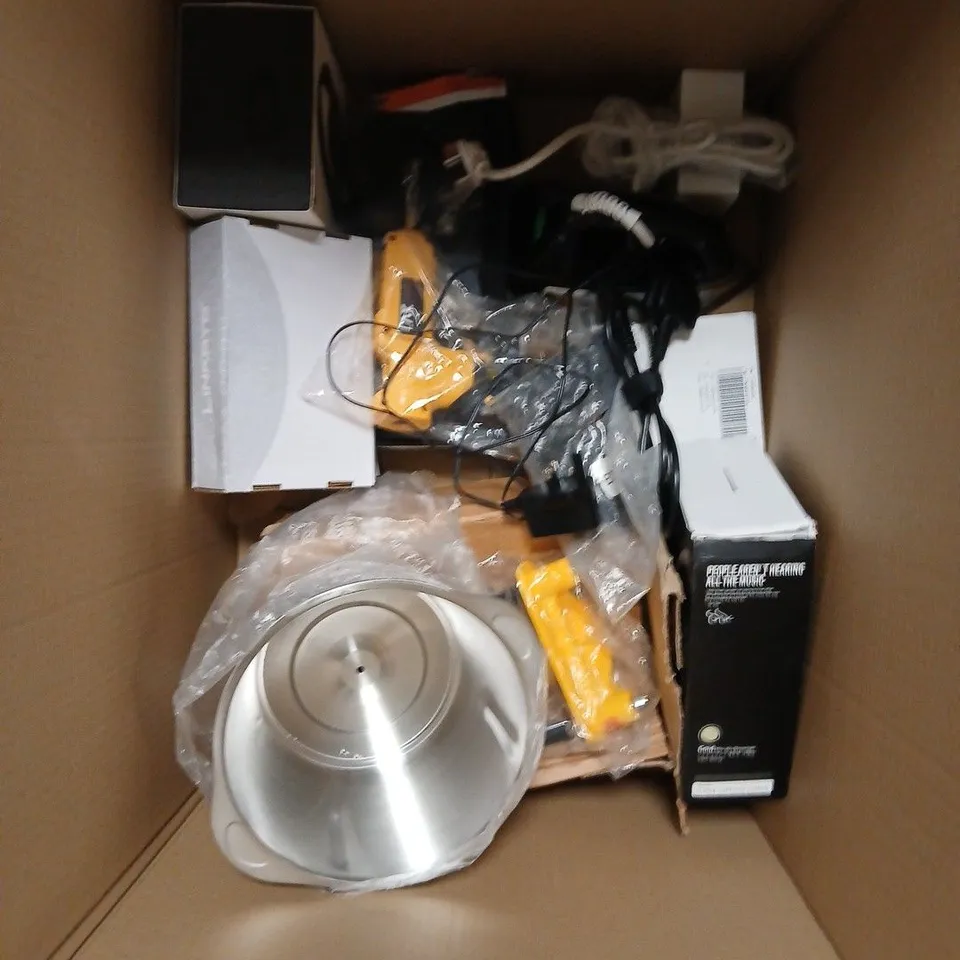 APPROXIMATELY 10 ASSORTED ELECTRICAL PRODUCTS TO INCLUDE HEADPHONES, IRON, GLUE GUN ETC 