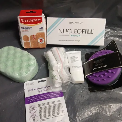 APPROXIMATELY 15 ASSORTED HEALTH & BEAUTY PRODUCTS TO INCLUDE SOAP INFUSED SPONGE, EYE MASK, BODY MASSAGER ETC 