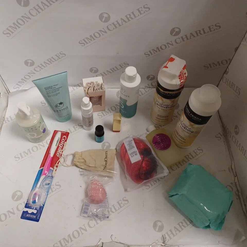 LOT OF APPROX. 15 HEALTH AND BEAUTY ITEMS - MAX FACTOR LIPSTICK, HAIR PROTECTION GEL, BLUSH