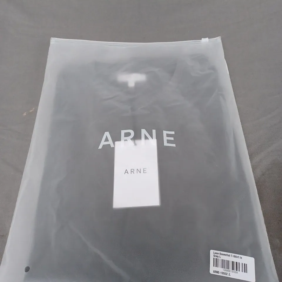 SEALED ARNE LUXE ESSENTIAL T-SHIRT SIZE L