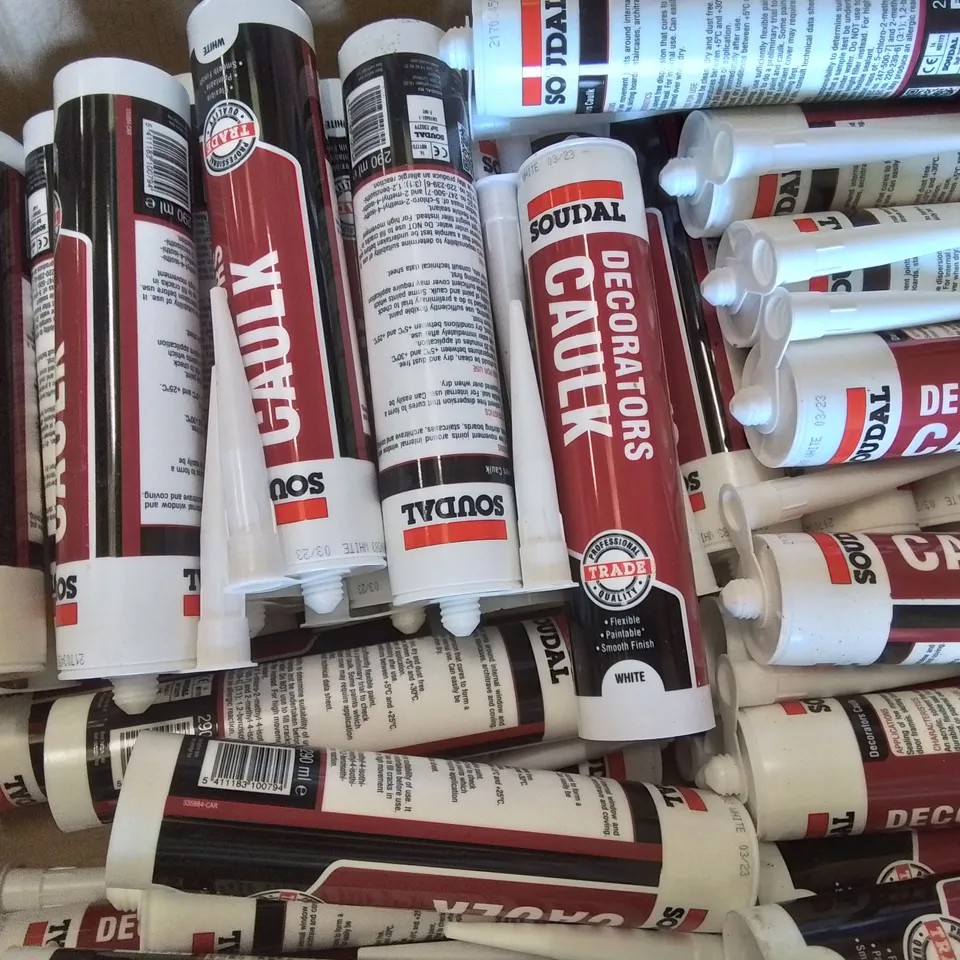 BOX CONTAINING LARGE AMOUNT OF DECORATORS CAULK 