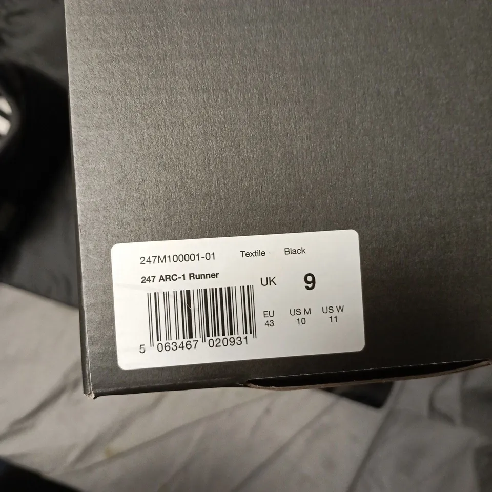 247 ARC-1 Runner – Black Textile, UK 9 (Boxed)