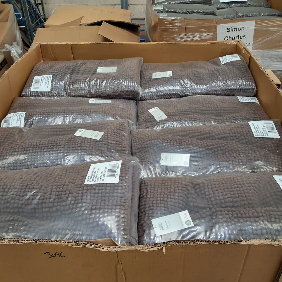PALLET CONTAINING A LARGE QUANTITY OF BRAND NEW 50X80CM CHENILLE BATH MATS IN BROWN