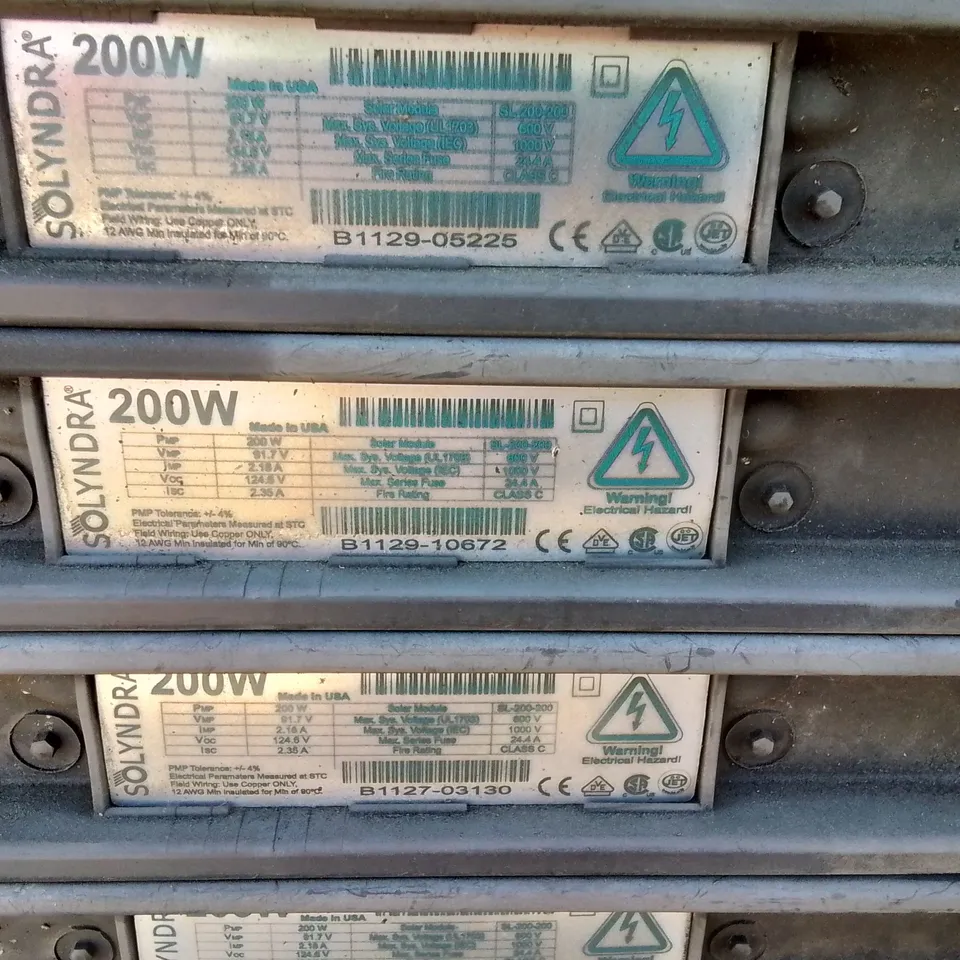 PALLET CONTAINING A LARGE QUANTITY OF UNTESTED SOLYNDRA 200W SOLAR PANELS