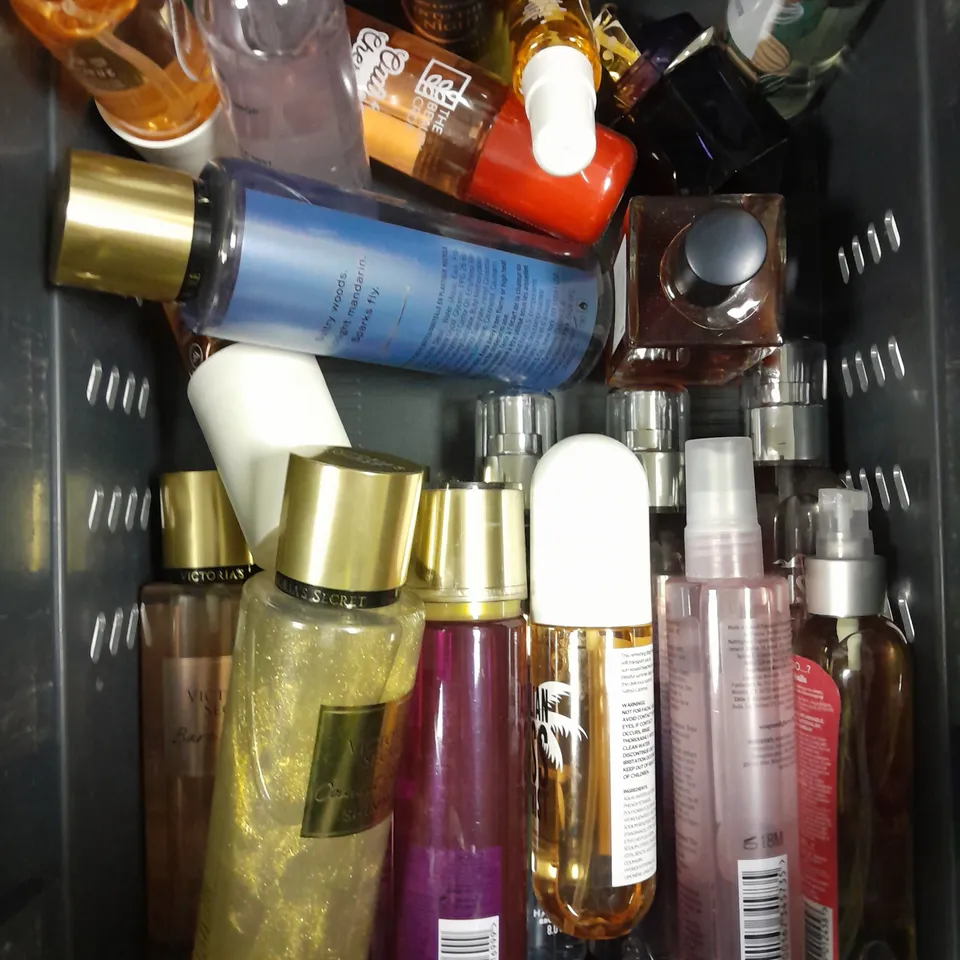 APPROXIMATELY 25 ASSORTED BODY SPRAY/MISTS FRAGRANCES TO INCLUDE TED BAKER, IMPULSE, GIVE ME ETC 