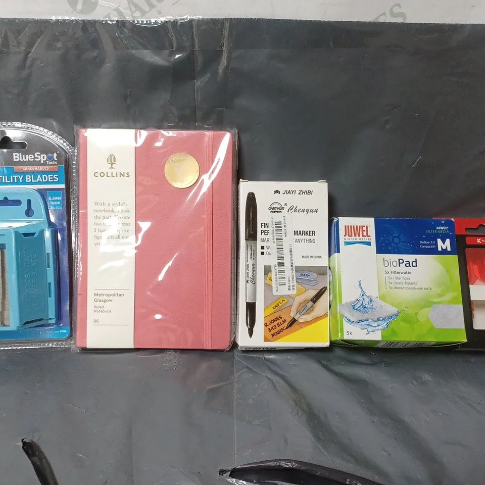 BOX OF APPROXIMATELY 15 ASSORTED ITEMS TO INCLUDE - JUWEL BIO PAD , COLLINS RULED NOTEBOOK , BLUESPOT 100 PIECE UTILITY BLADES ETC
