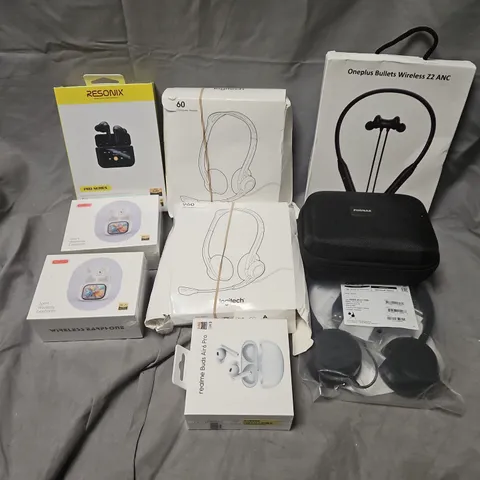 APPROXIMATELY 12 ASSORTED HEADPHONES AND EARPHONES TO INCLUDE LOGITECH 960 USB HEADSET, ONEPLUS BULLETS WIRELESS Z2 ANC, REALME BUDS AIR6 PRO, ETC