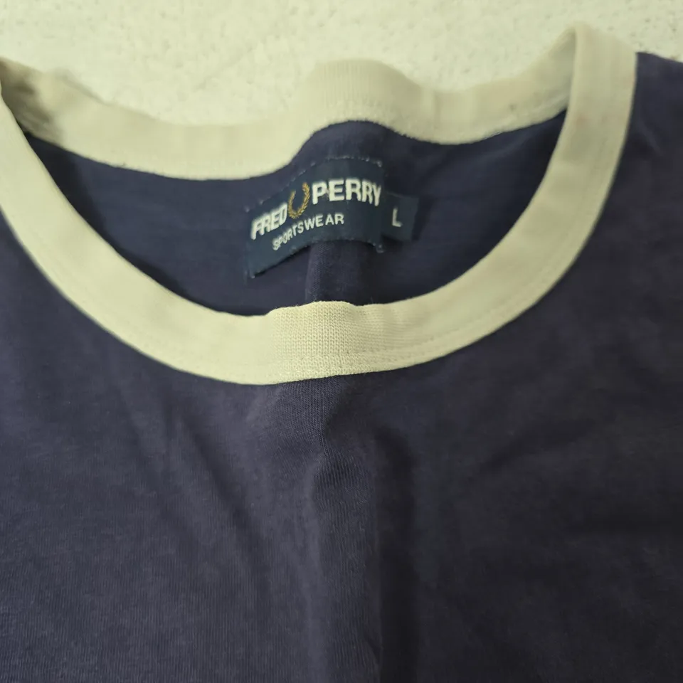 FRED PERRY T-SHIRT – LARGE