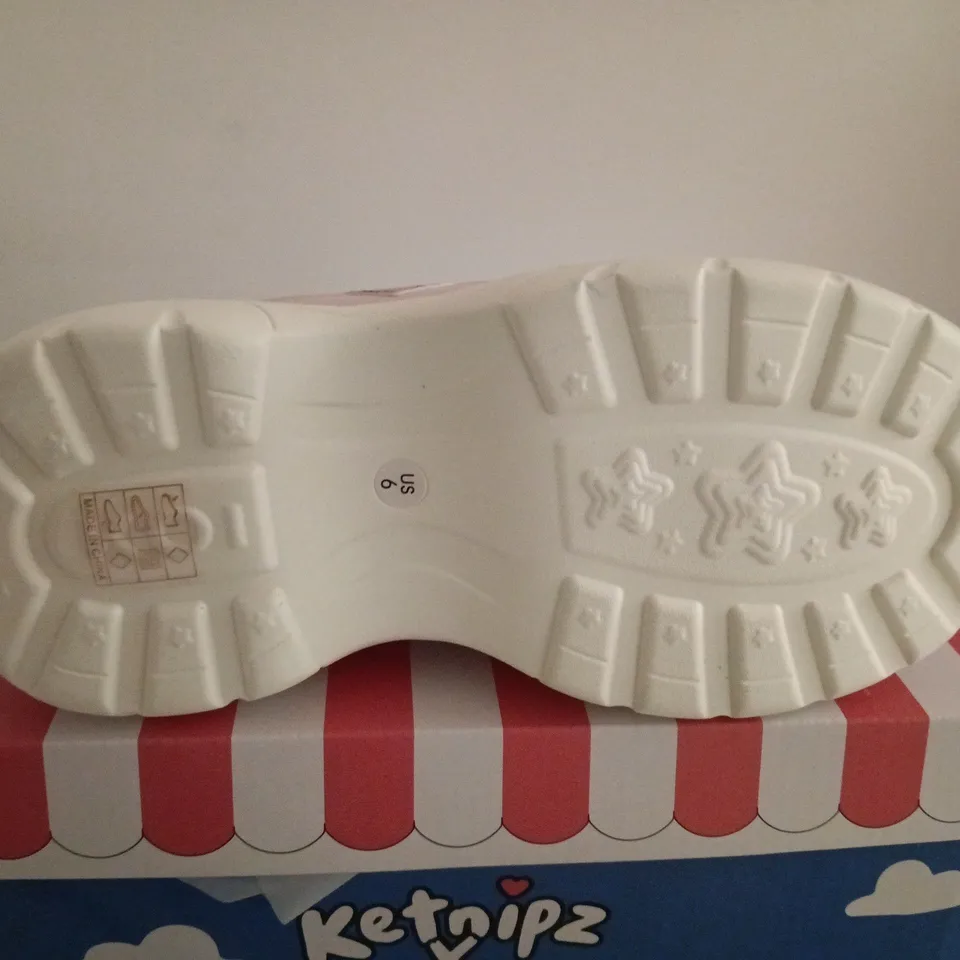 BOXED PAIR OF KETNIPZ X KOI FOOTWEAR LOVEABLE ANTICS - TRAINERS - PINK - SIZE US 6
