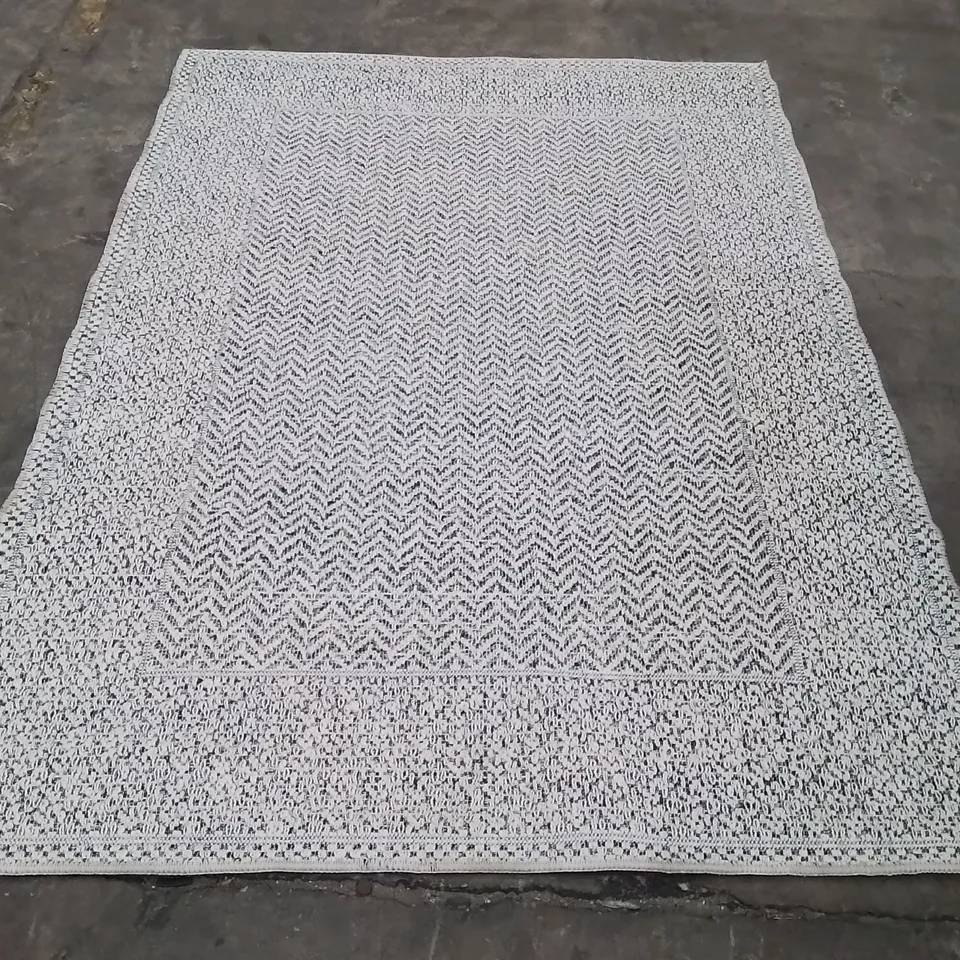 QUALITY DESIGNER AREA RUG - APPROXIMATELY 160X115CM