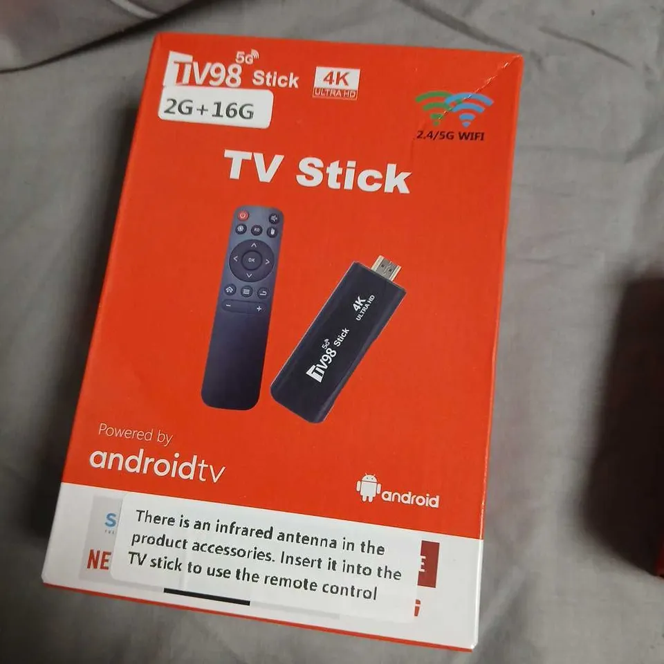 BOX OF ASSORTED ELECTRICAL ITEMS INCLUDING BUNDLE: TV STICK (ANDROID TV), CAVIUS OPTICAL SMOKE ALARM, BLOOD PRESSURE MONITOR (ARM STYLE) (VERIFY ITEMS)