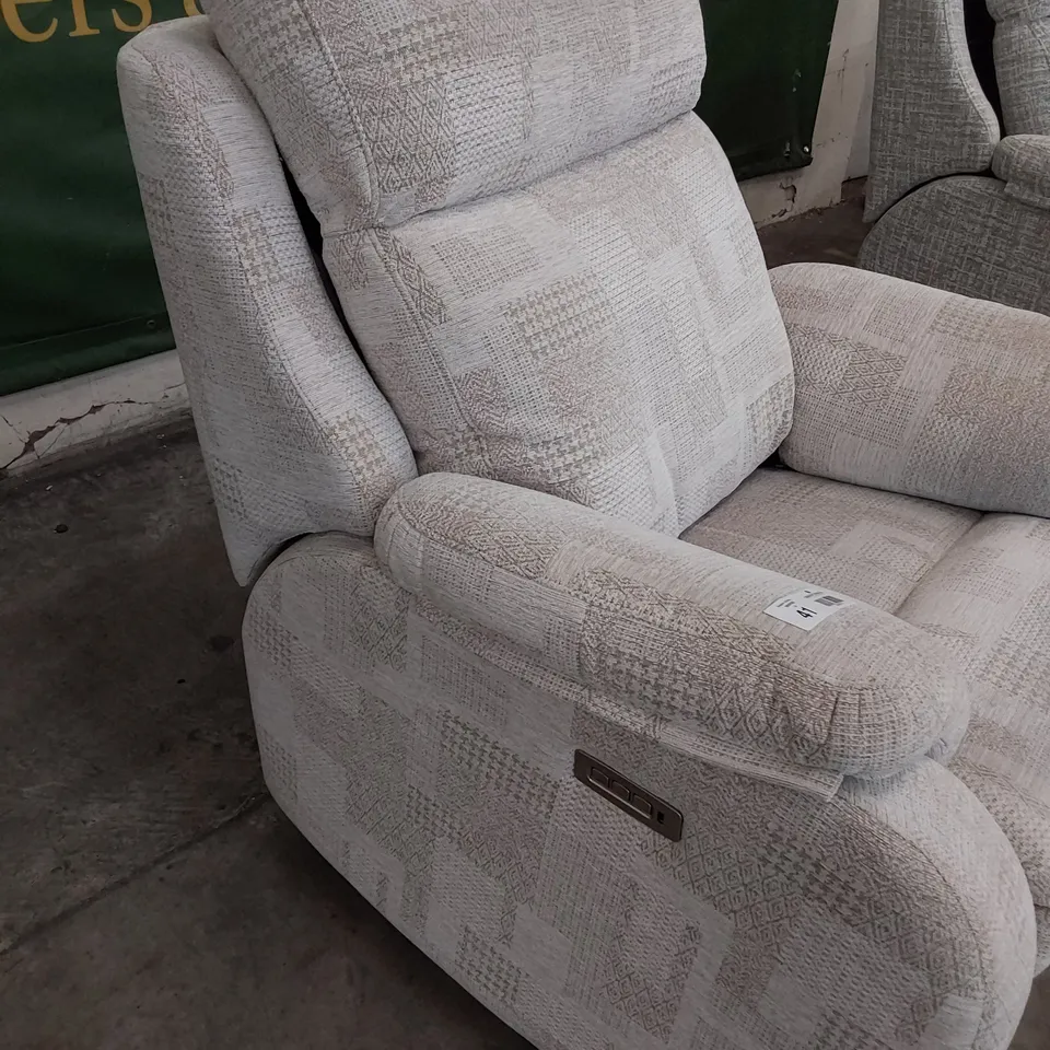QUALITY BRITISH DESIGNER G PLAN KINGSBURY POWER RECLINING EASY CHAIR LYDIA BLUSH FABRIC 