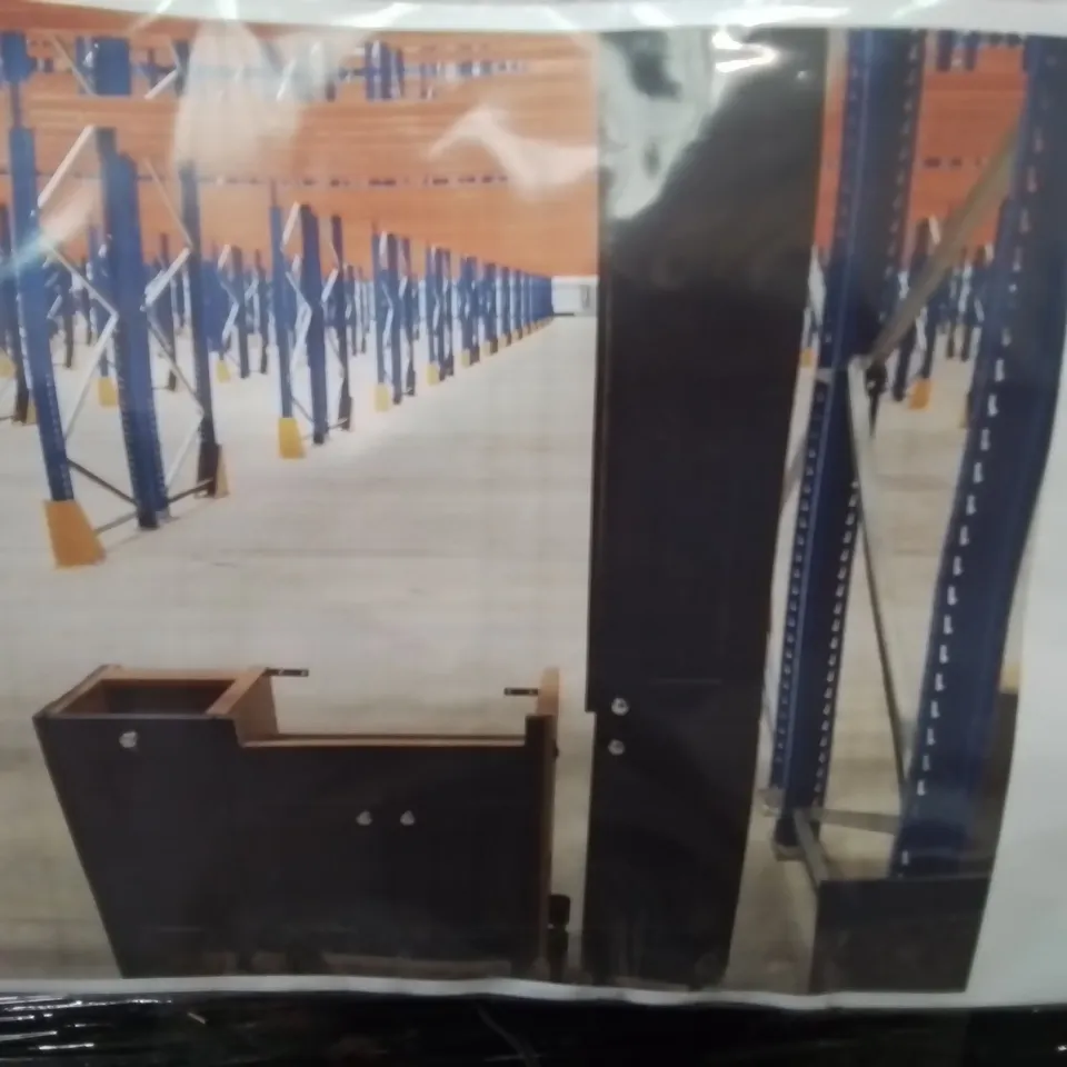 PALLET OF ASSORTED BATHROOM CABINETS AND FITTINGS 