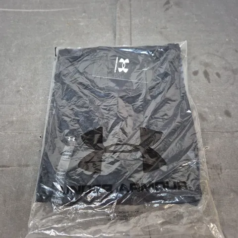 BLACK UNDER ARMOUR TOP SIZE M