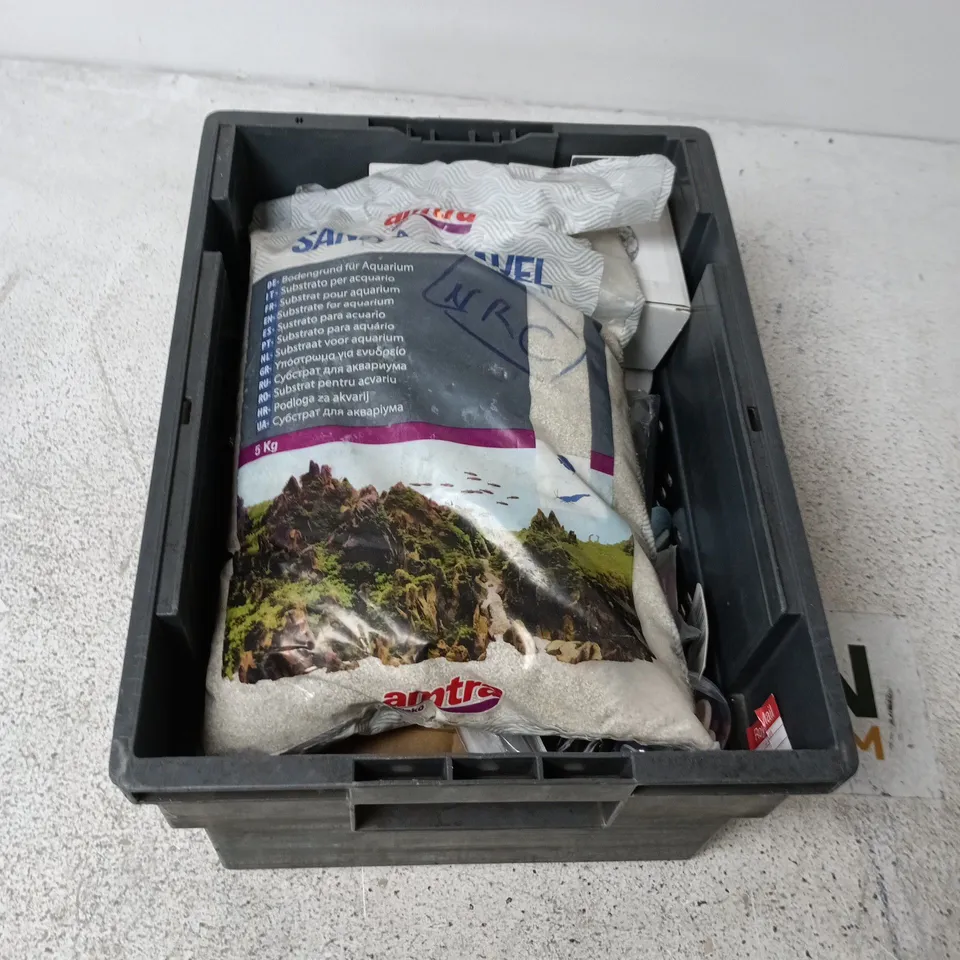 BOX CONTAINING A MIX OF APPROXIMATELY 15 ASSORTED ITEMS INCLUDING SAND GRAVEL, TONGS, GLOVES ETC. 