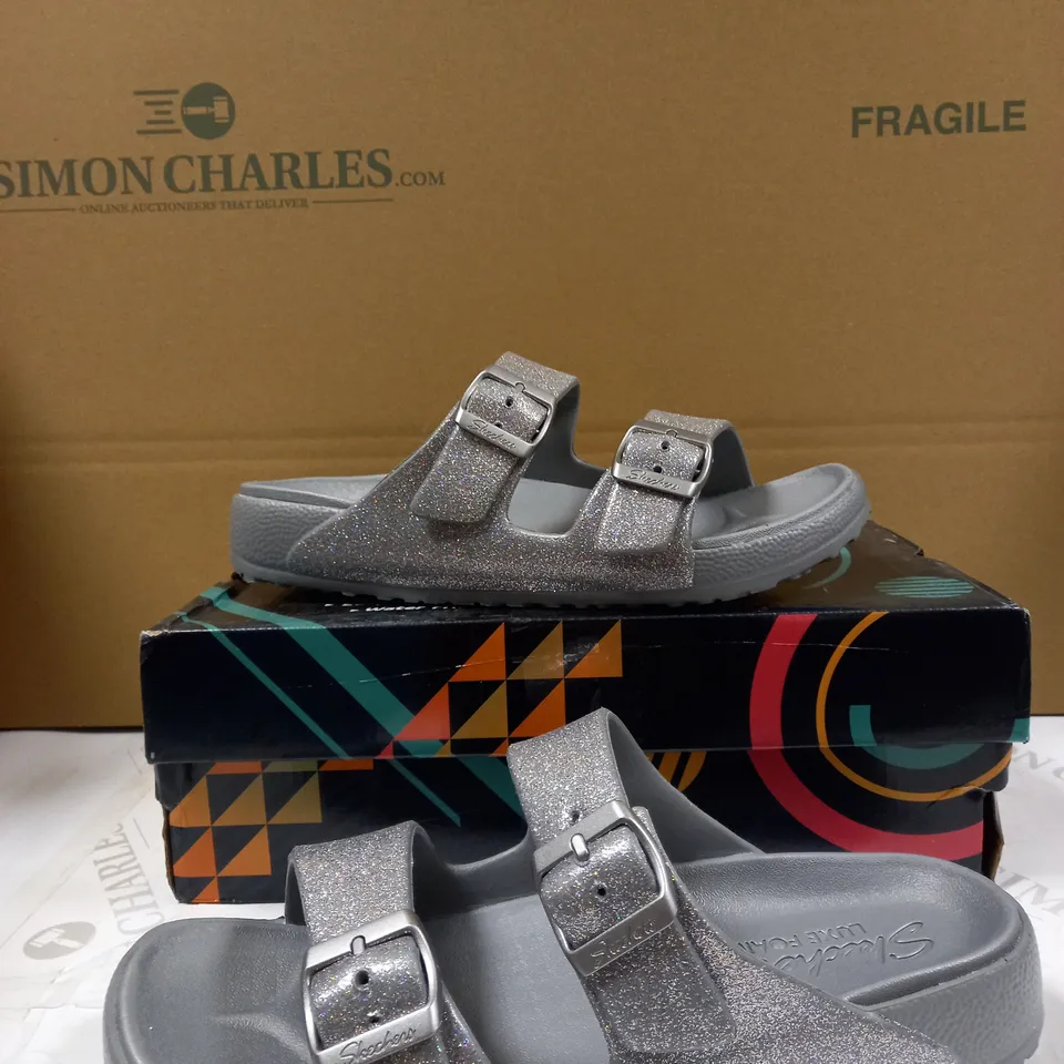 SKECHER SILVER SANDALS SIZE 6