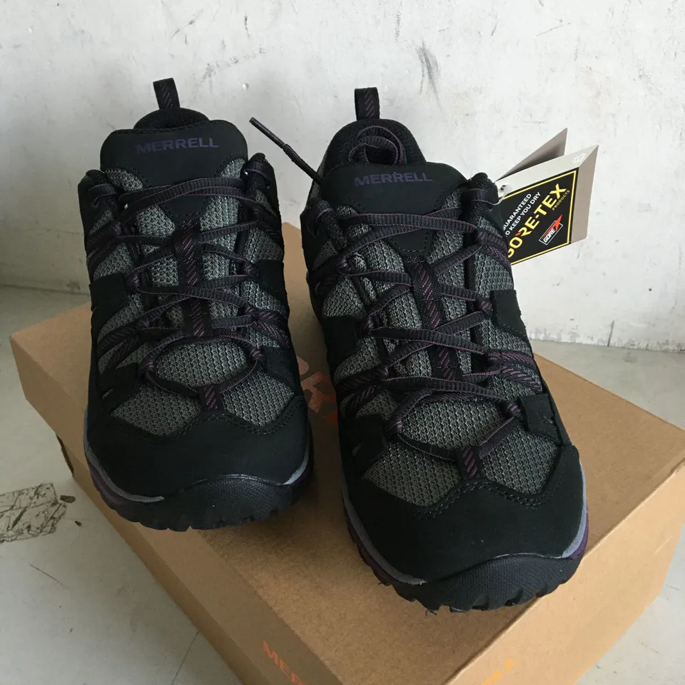 BOXED PAIR OF SIZE 8 MERRELL SIREN SPORT 3 GTX BLACK/BLACKBERRY WEALKING SHOES