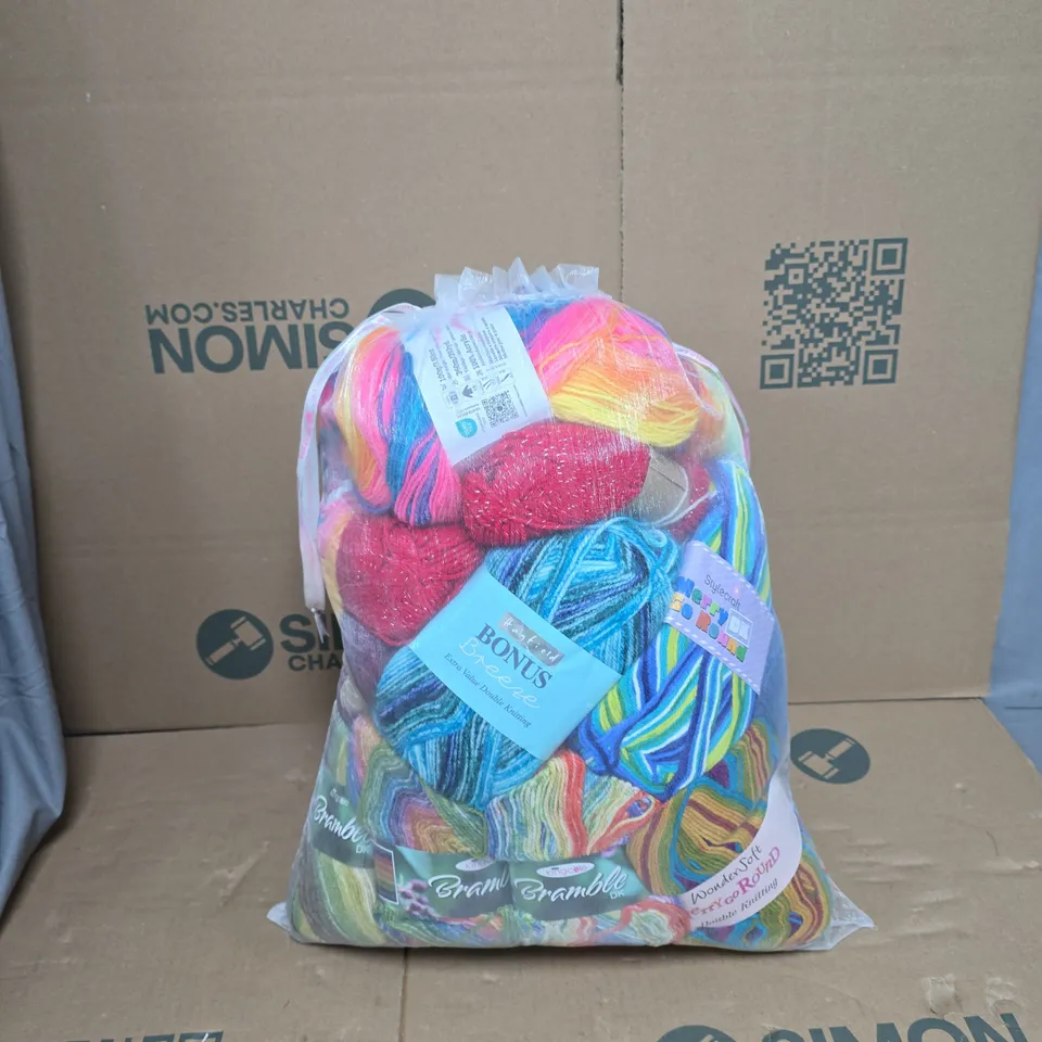 BAG OF APPROXIMATELY 20 ASSORTED YARNBALLS 