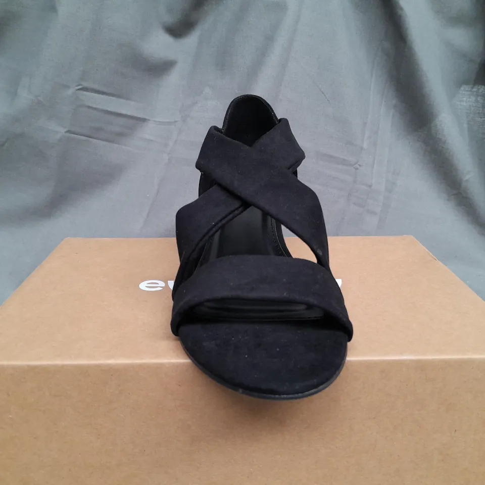 BOXED EVERYDAY BLACK OPEN TOE PLATFROM SANDALS - UK 6