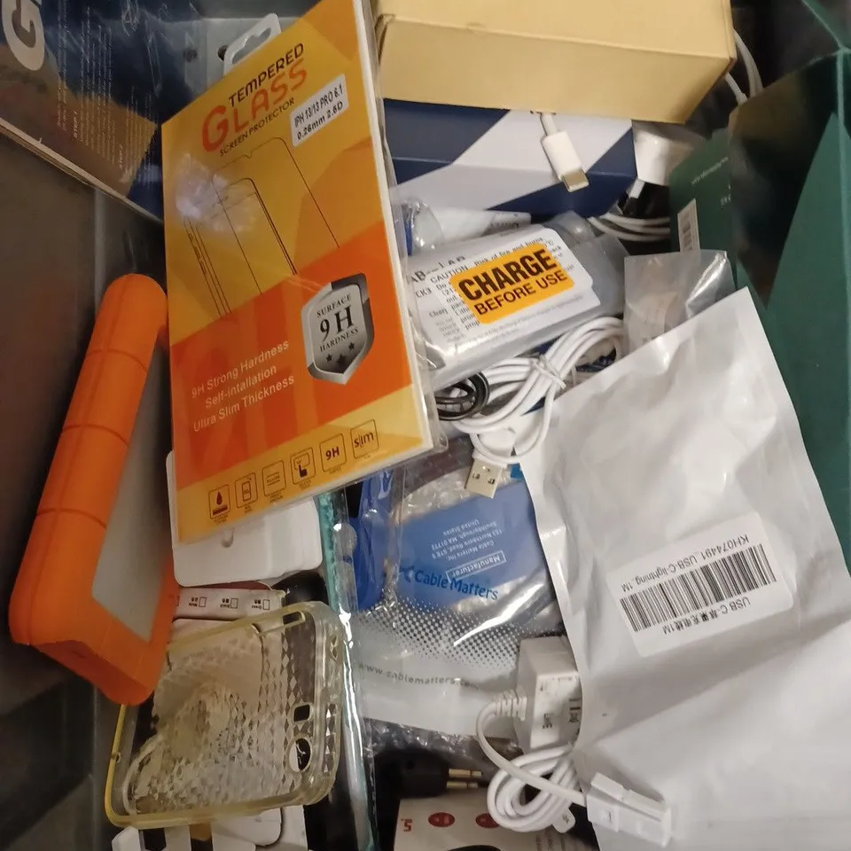 BOX OF APPROXIMATELY 20 ASSORTED SMARTPHONE AND ELECTRICAL PRODUCTS TO INCLUDE POWERBANK, EARPHONES, SCREEN PROTECTORS ETC 