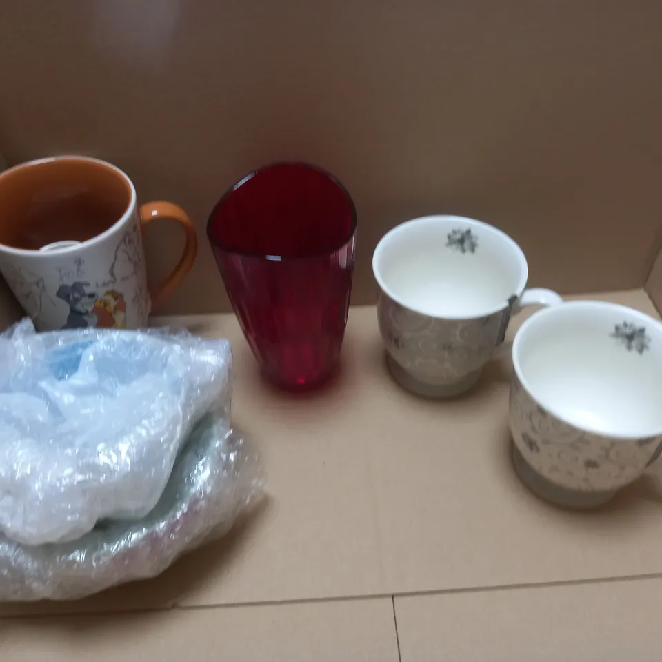 LOT OF ASSORTED HOUSEHOLD ITEMS TO INCLUDE CUPS, PLATES ORNAMENTS AND TEAPOTS - COLLECTION ONLY