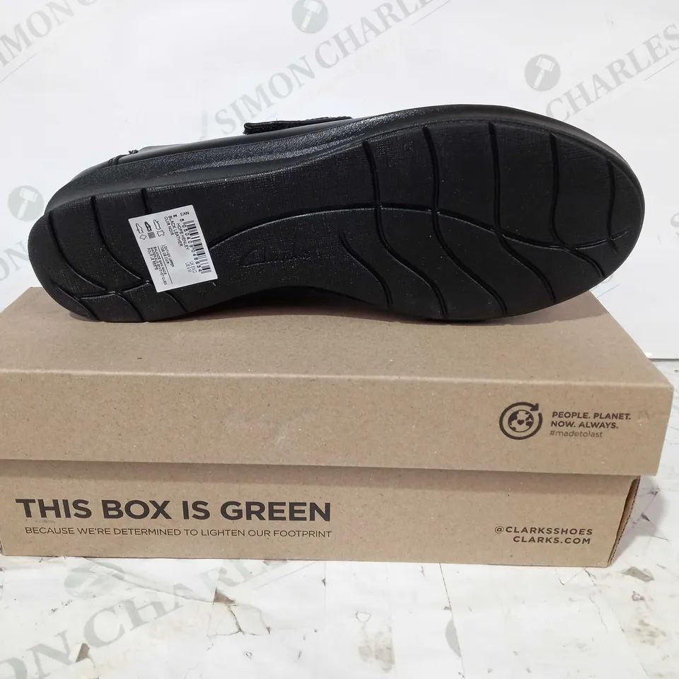 BOXED PAIR OF CLARKS HOPE HENLEY LEATHER SHOES IN BLACK UK SIZE 6.5