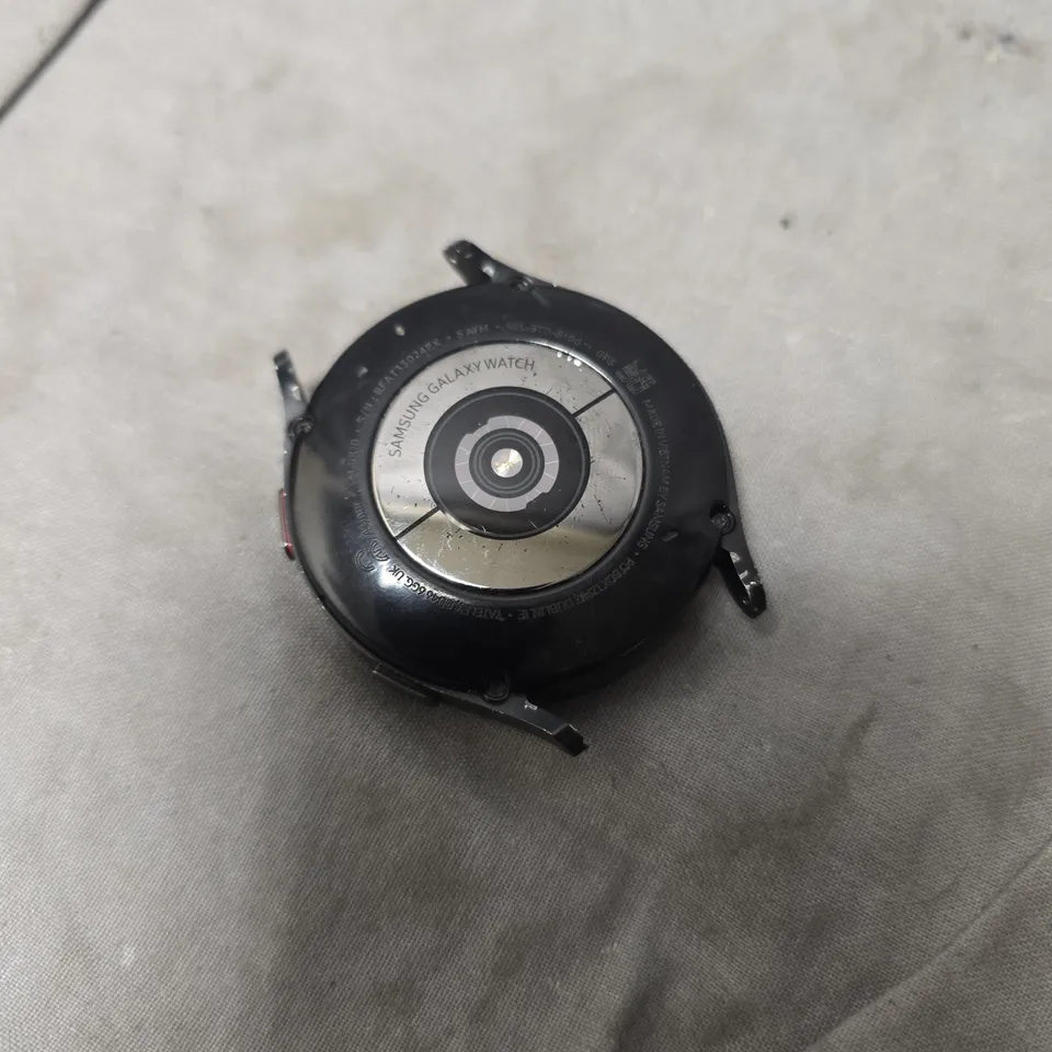 SAMSUNG GALAXY WATCH 4 (NO STRAP)