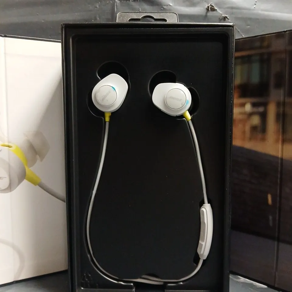 BOSE SOUNDSPORT WIRELESS EARBUDS – WHITE