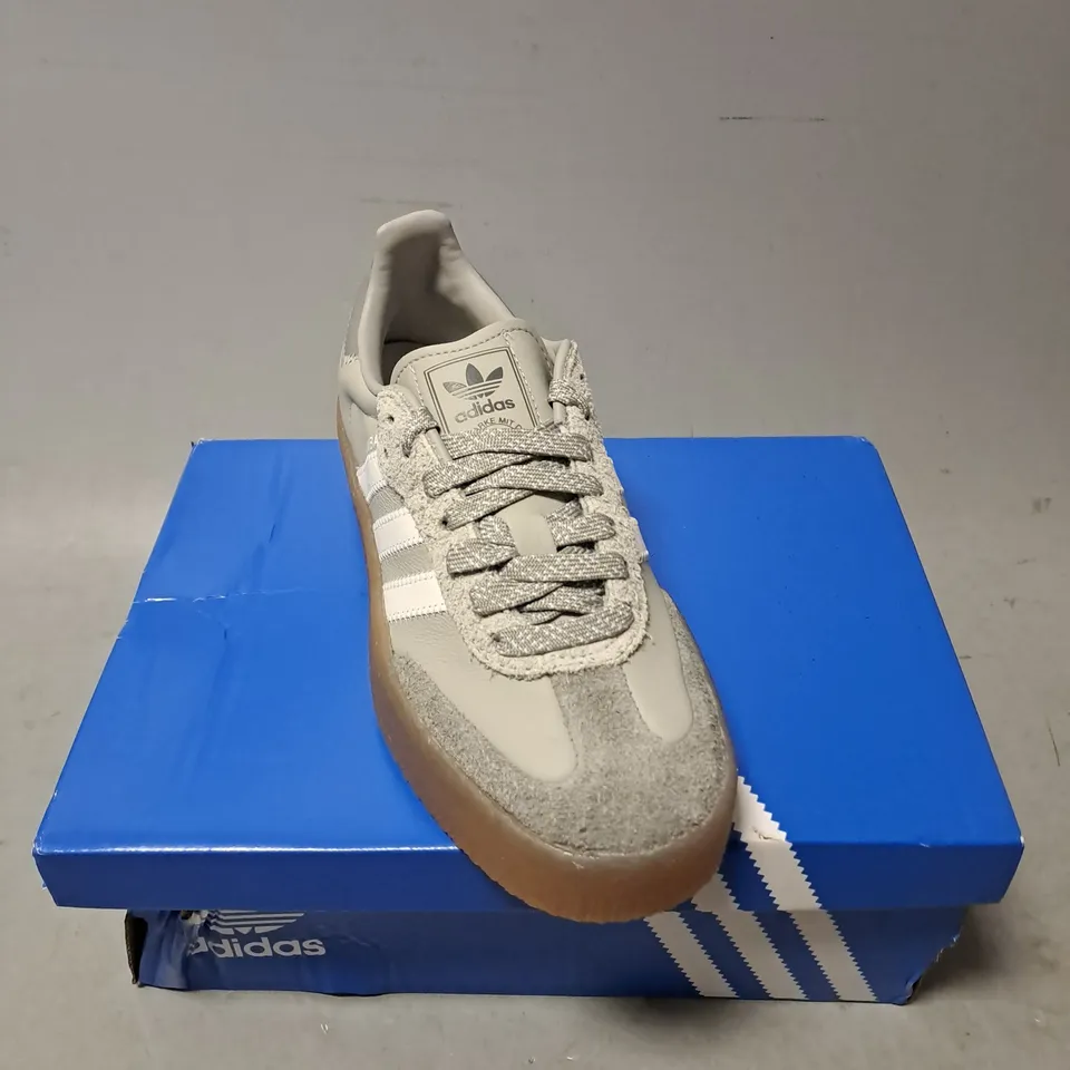 BOXED PAIR OF ADIDAS SAMBA TRAINERS IN GREY SIZE 4