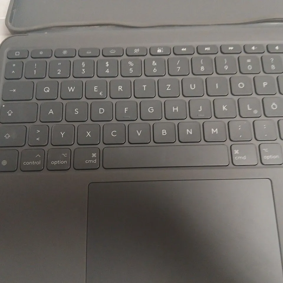 LOGITECH COMBO TOUCH KEYBOARD CASE FOR IPAD AIR 13 INCH – DARK GREY GERMAN LAYOUT