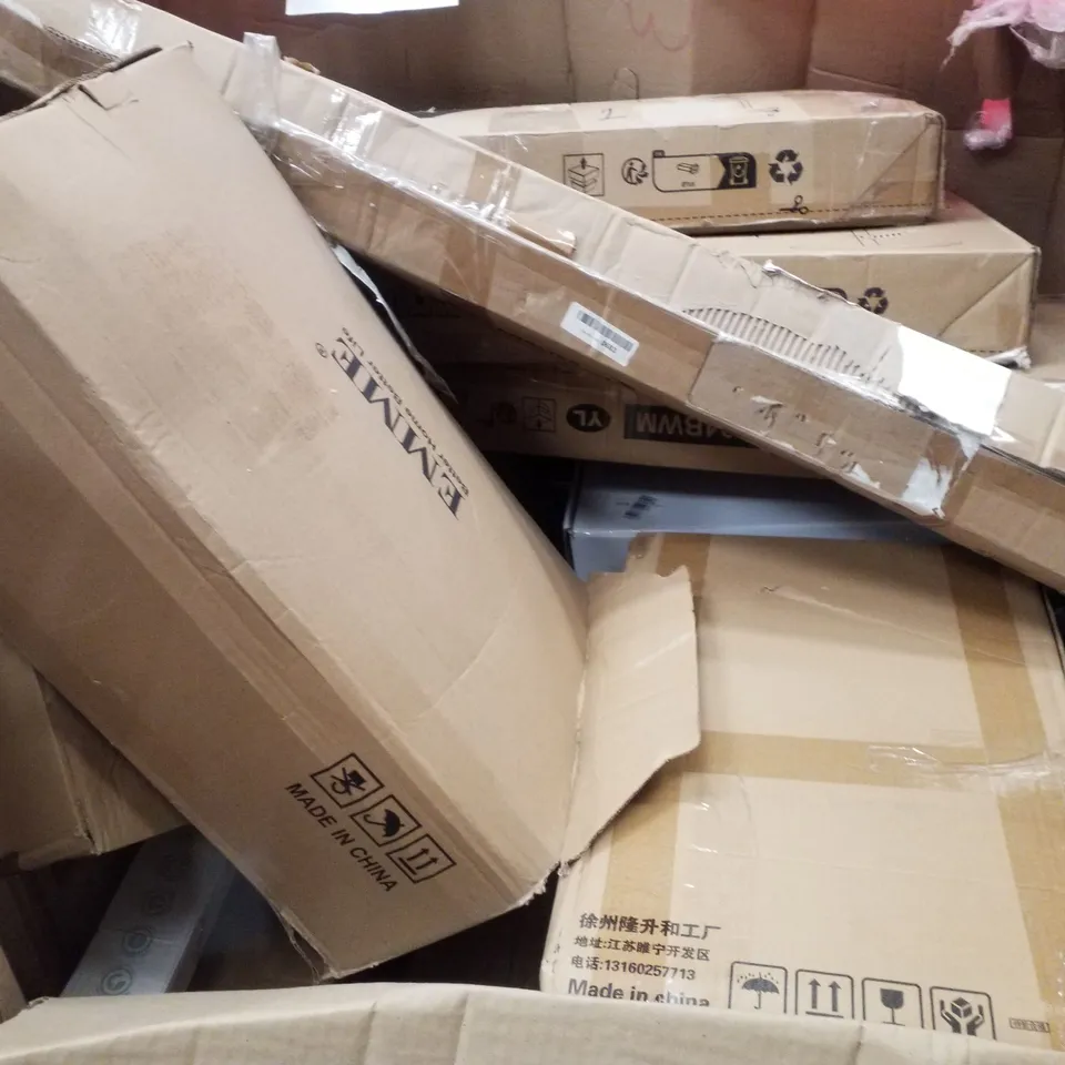 PALLET CONTAINING ASSORTED PRODUCTS INCLUDING RETRACTABLE GATE, WALL TOY, LIGHTED BIRCH TREE, BABY BATH SHEET & TRUNKI KIDS SUITCASE 