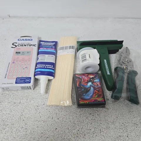 APPROXIMATELY 15 ASSORTED HOUSEHOLD ITEMS TO INCLUDE MAGIC MOULD, CASIO SCIENTIFIC CALCULATOR, DIFFUSER REPLACEMENT STICKS, ETC