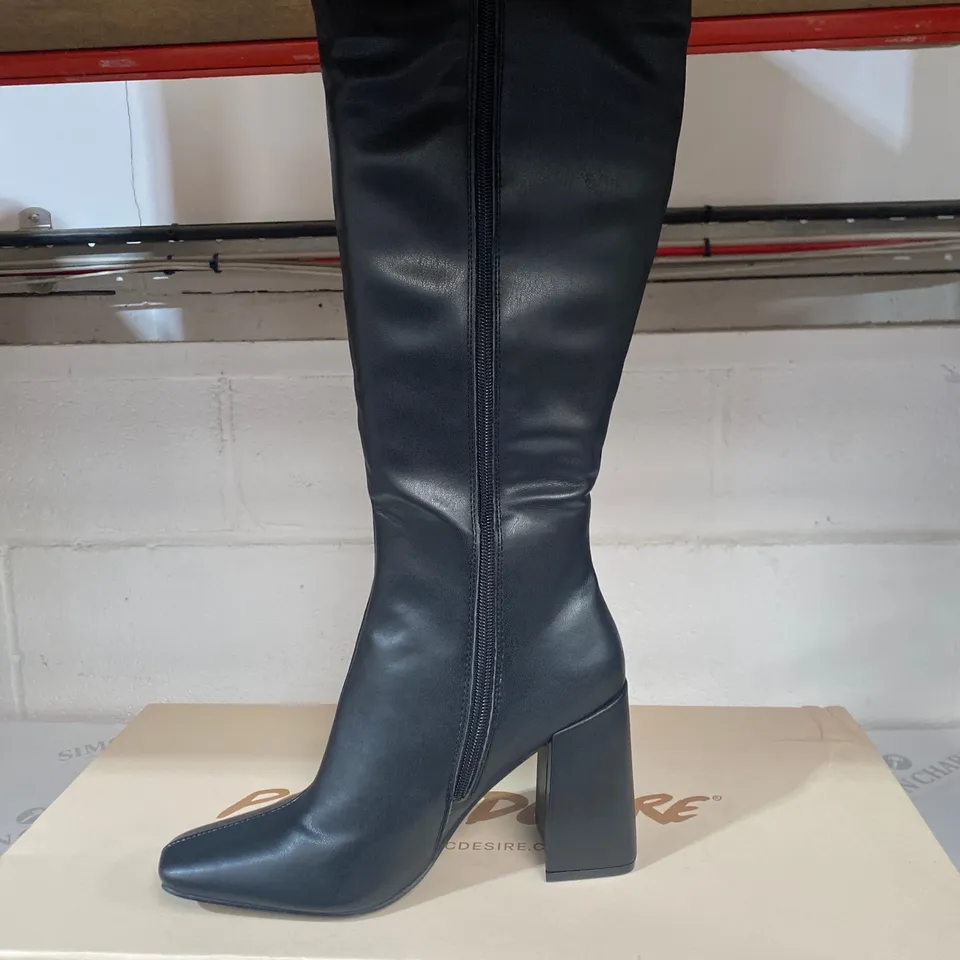 BOXED PAIR OF PUBLIC DESIRE BLACK BOOTS SIZE 6