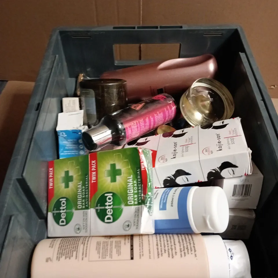 APPROXIMATELY 20 ASSORTED COSMETIC ITEMS INCLUDING KOJIE SAN SOAP , ORIENTAL BALM AND DETTOL BAR SOAP 