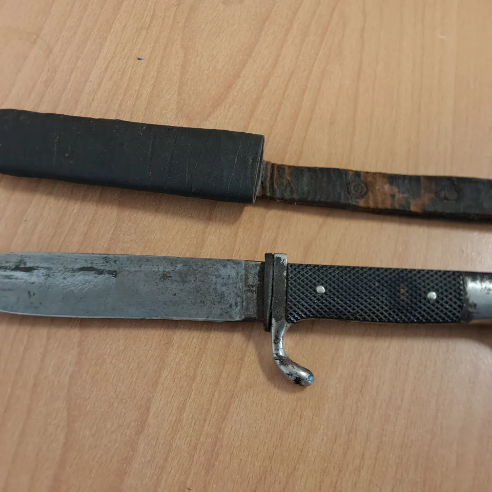 REPLICA WORLD WAR 2 PERIOD KNIFE WITH SHEATH
