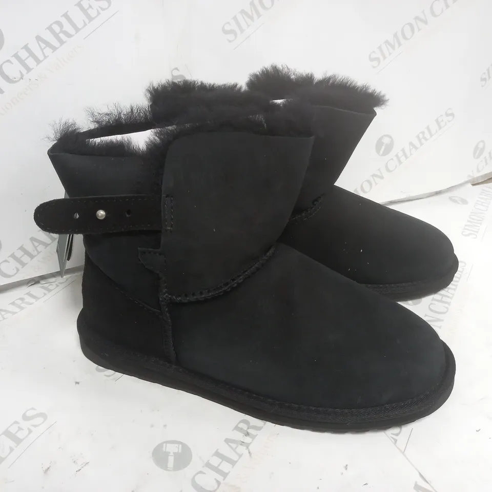 BOXED EMU AUSTRALIA SUMMERLANDS BOOT BLACK SIZE 7