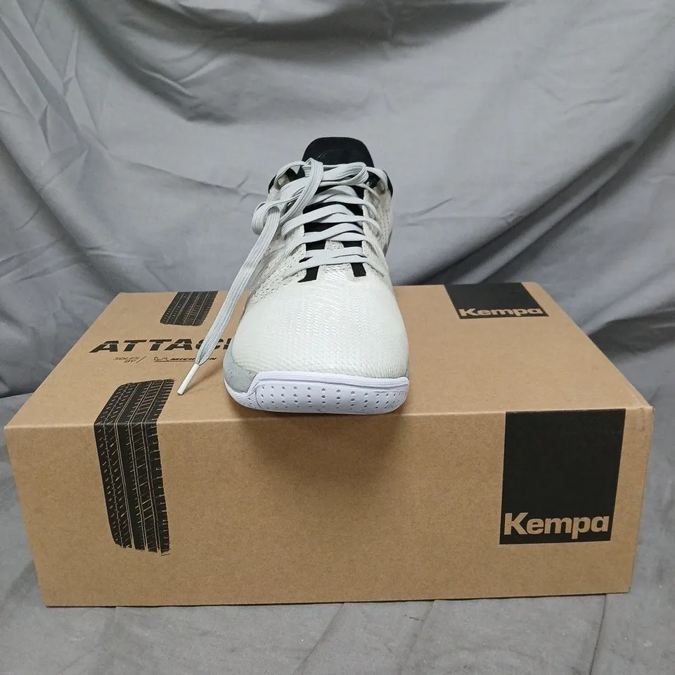 KEMPA WHITE SPORTS TRAINERS - SIZE 9.5