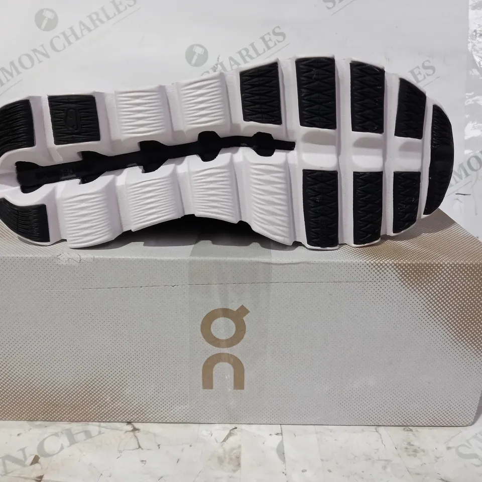 BOXED PAIR OF ON CLOUDSWIFT SHOES IN BLACK/ORANGE UK SIZE 8.5